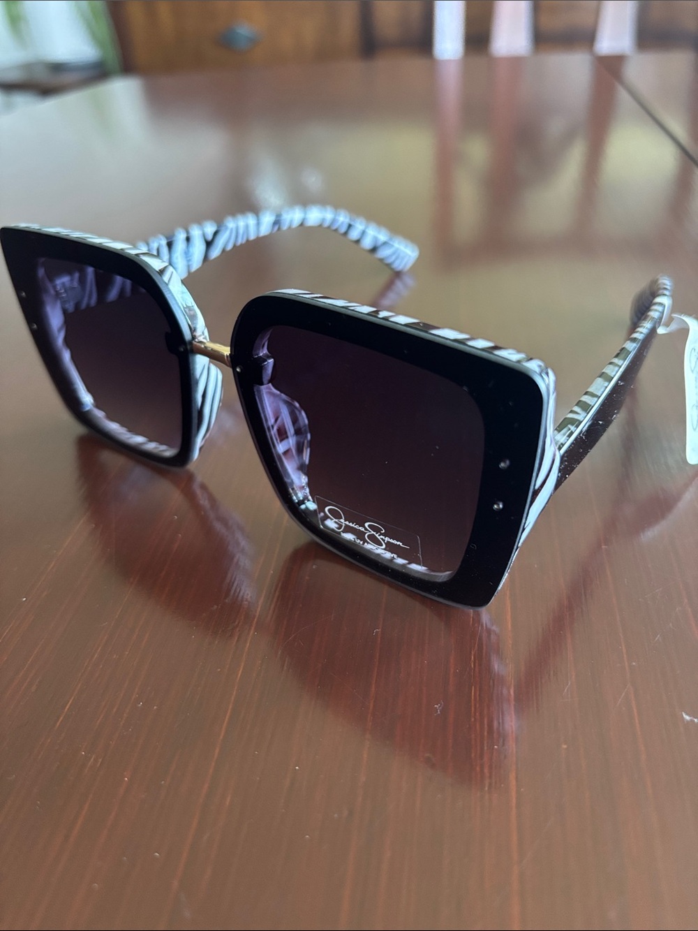 Jessica Simpson 100% UV protection,zebra frame,black/purple gradient lens,square
